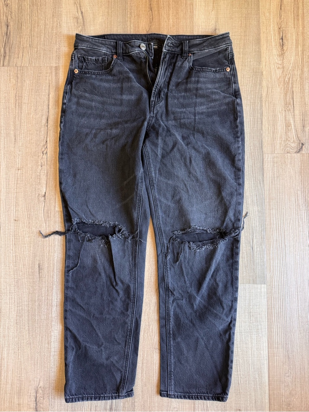 American Eagle Strigid Mom Jean